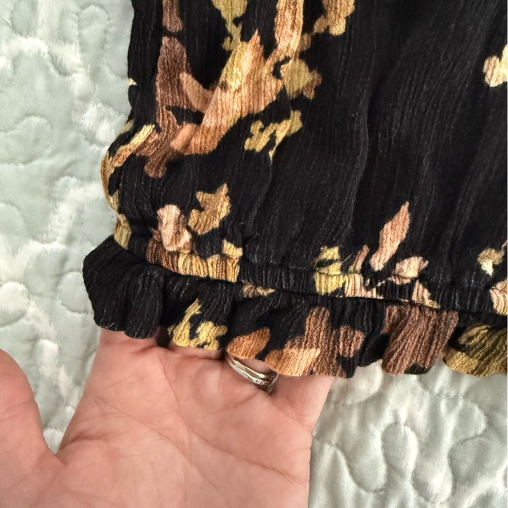 Buckle Gimmicks Black Floral Blouse - Picture 6 of 10